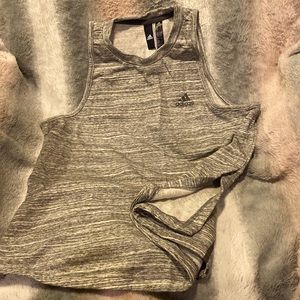 Adorable workout top!